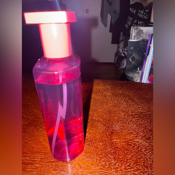 Finery Born to Empress Pink Body Mist - Picture 5 of 7